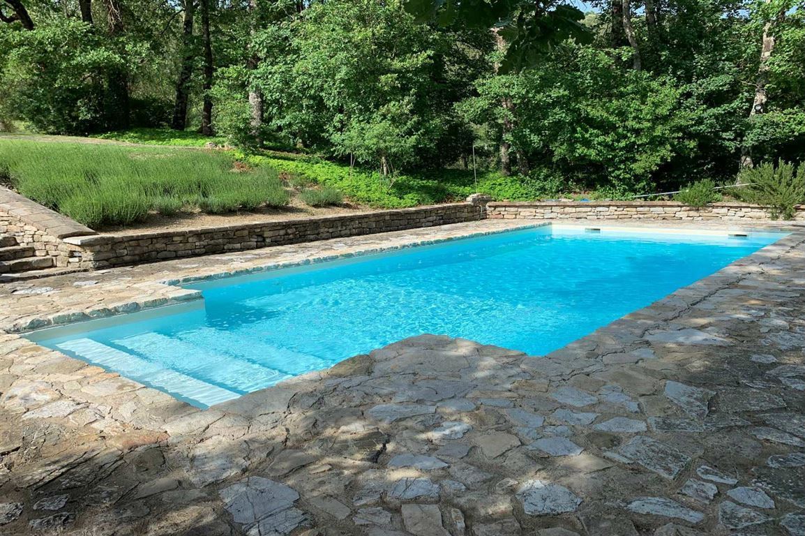10-s576-pool-and-garden